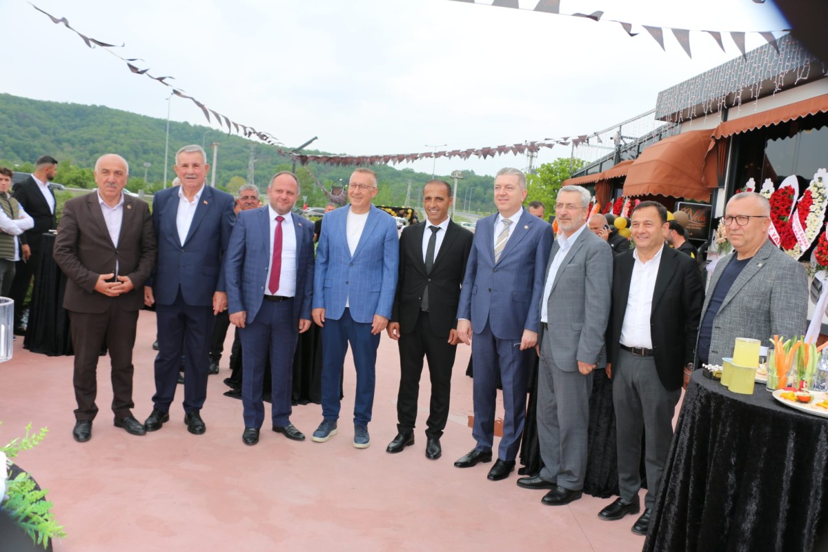 Nola Cafe & Restaurant; duâlarla hizmete açıldı