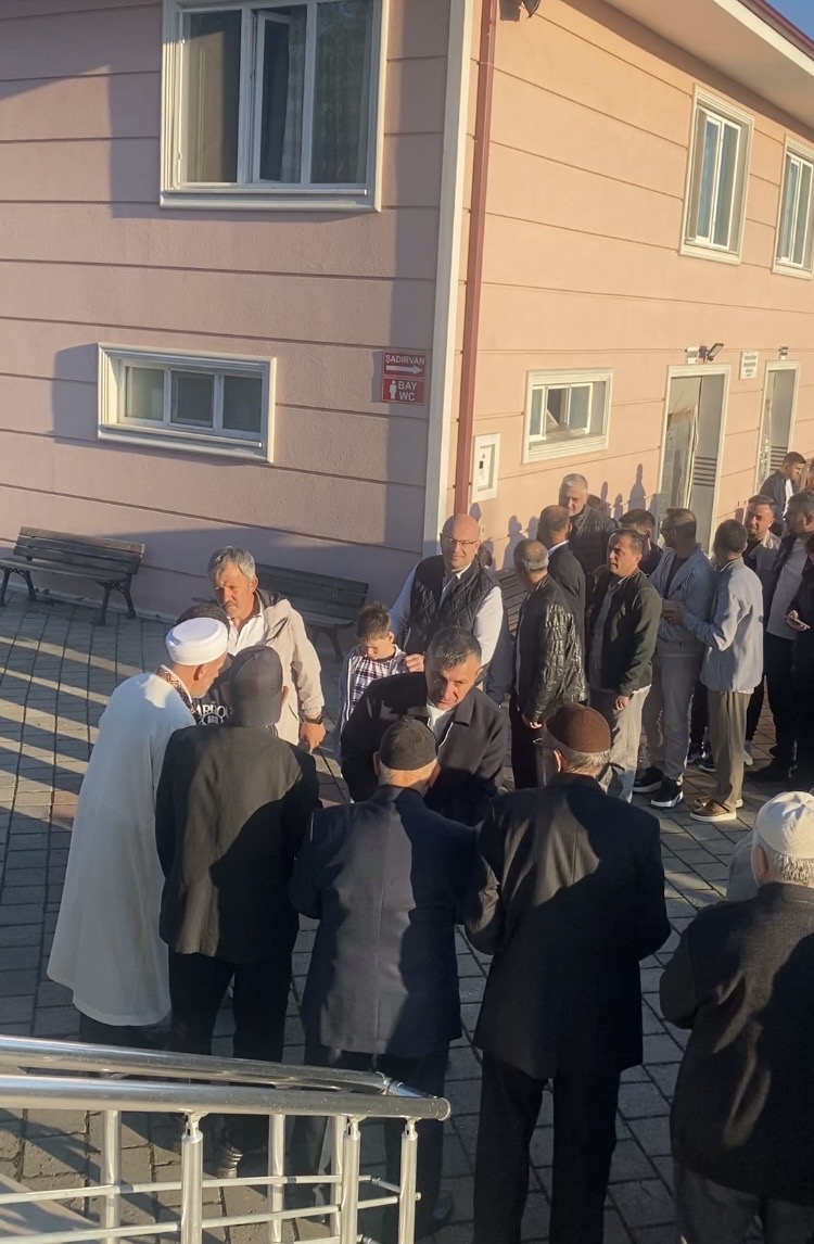 MHP il Başkanı Alkaş Karatoprak Mahallesi’nde komşularıyla bir araya geldi.