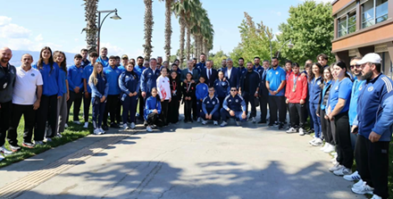Kocaeli'de Başkan Büyükakın başarılı sporcularla buluştu