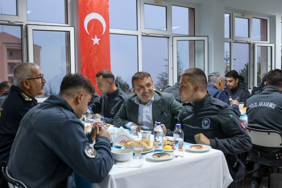 Vali Sözer, Polis Adaylarıyla Bir Araya Geldi: