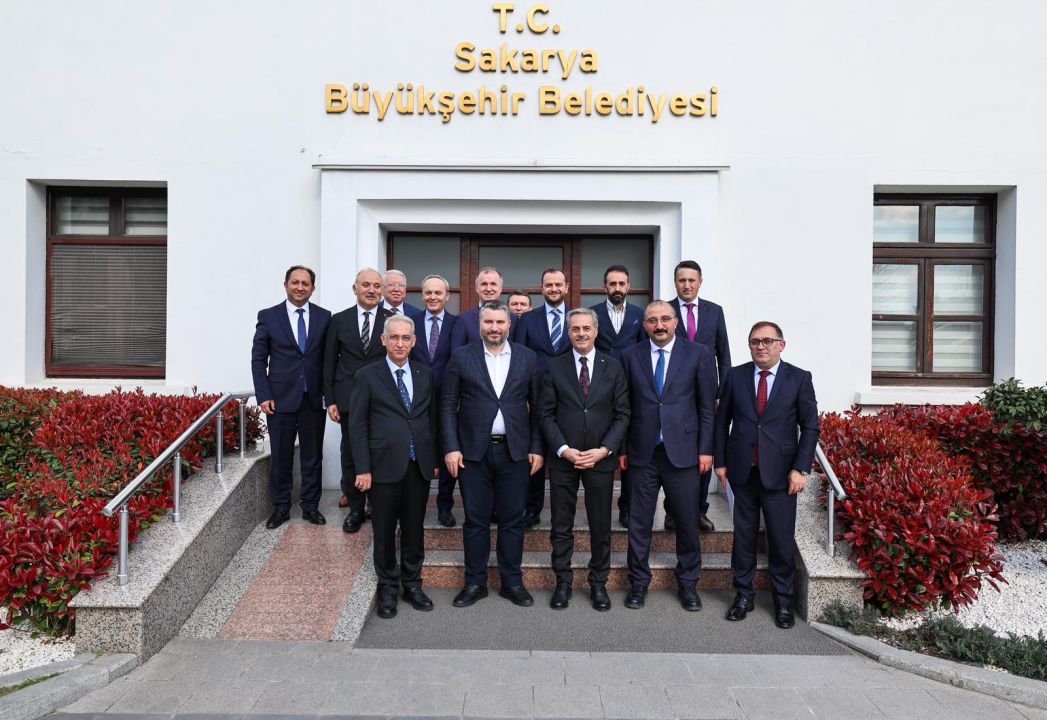 Başkan Alemdar ve Bakan Yardımcısı İnan ‘sanayi dönüşümünü’ görüştü